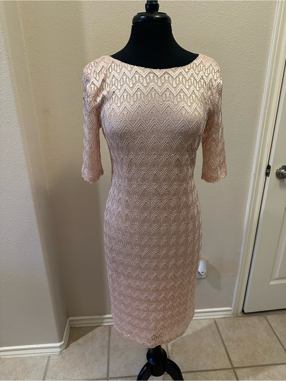 Women’s Pink Textured Sheath Knee Length Dress